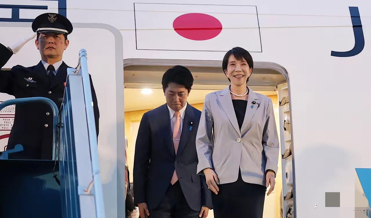 没仪式，日本心寒
 
5月1日，高市早苗访问越南河内，原本外界预期会有较高规格接