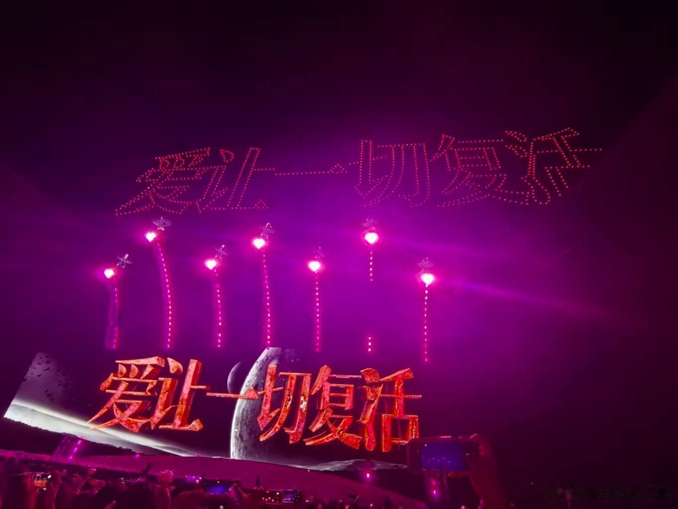 一场充满小趣事的现场，汪苏泷遇上裤子小状况，心态轻松太可爱啦汪苏泷裤子坐湿了汪苏