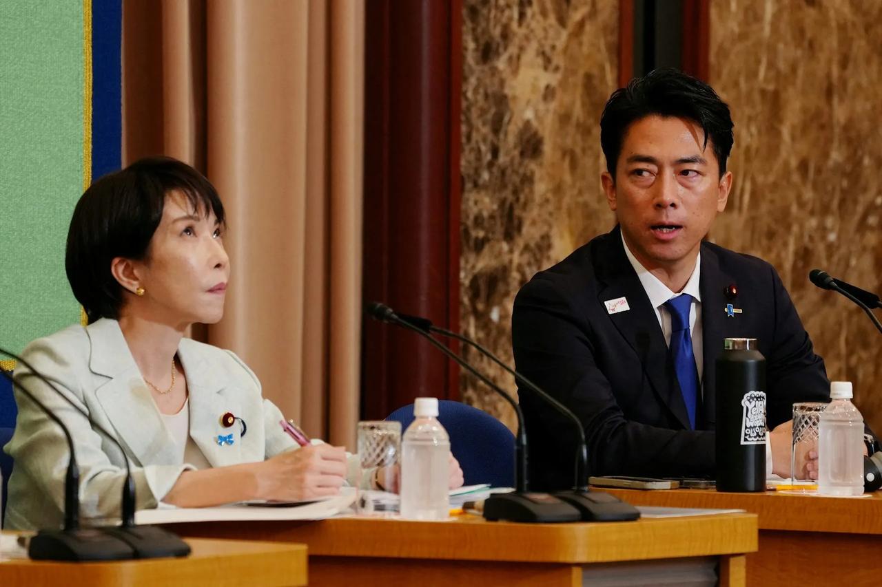 美日“口误双姝”：一个急着禅让，一个急着改嫁！

高市早苗在国会殿堂上脱口而出“