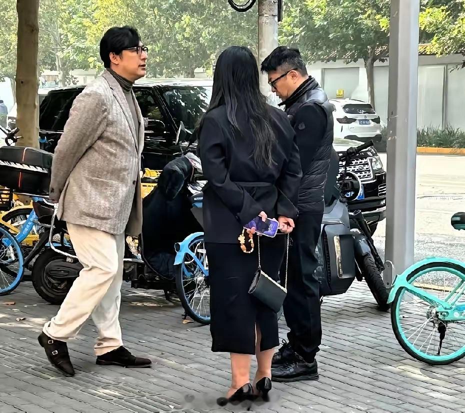 北京街头偶遇李湘王岳伦北京偶遇李湘王岳伦 北京街头偶遇李湘王岳伦 ​​​
