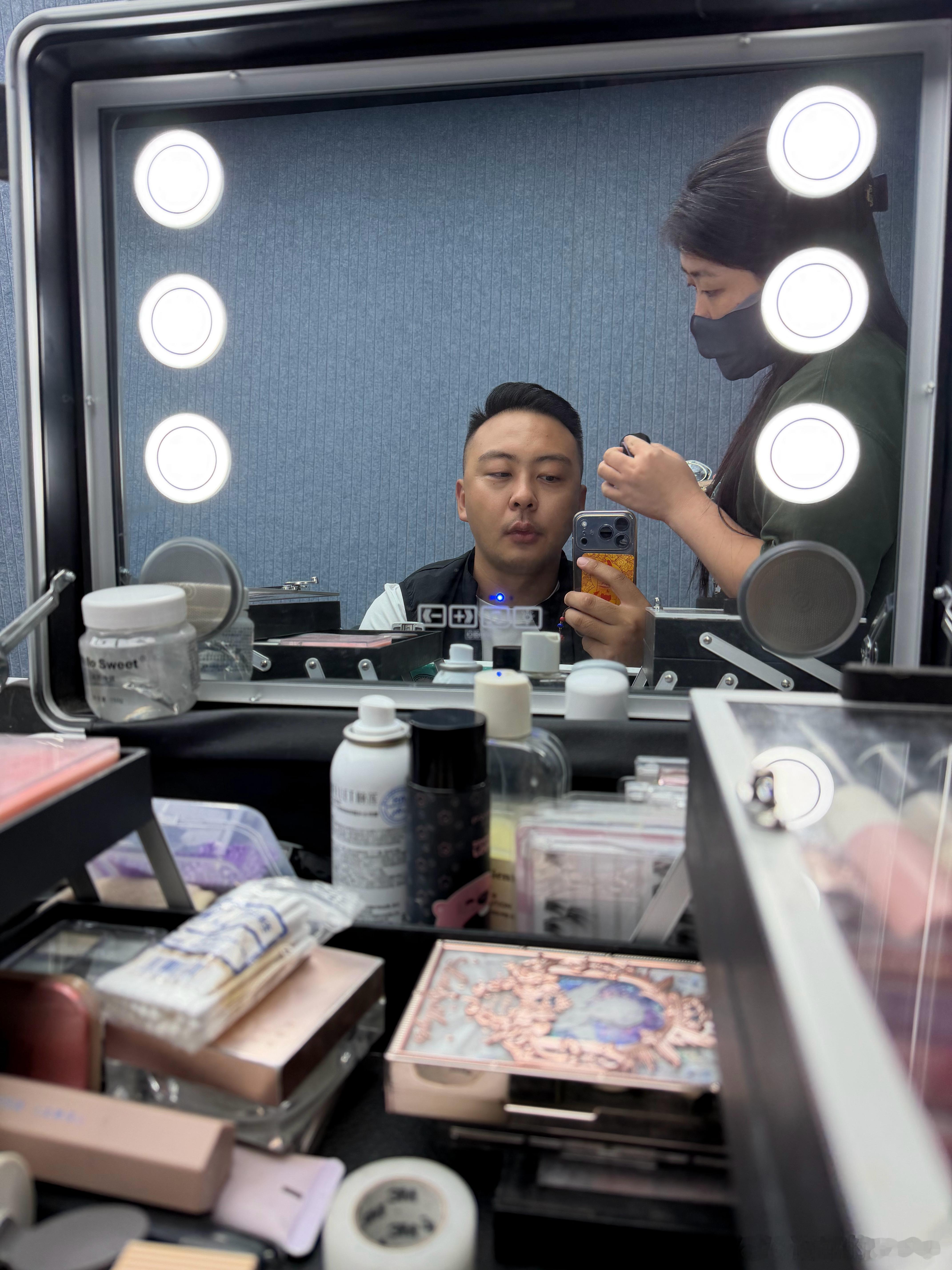 铁铁们 我来准备吉利上钟了 一起见证银河A7的吉尼斯世界纪录挑战一会4.30吉利