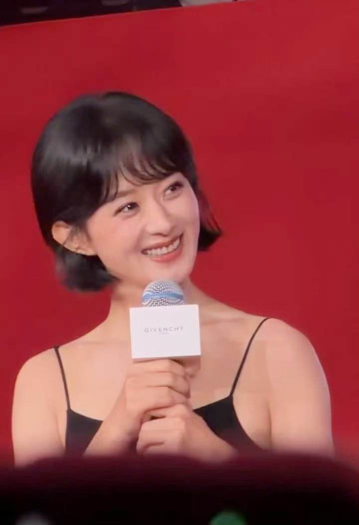 赵丽颖 泡芙小姐从颖宝的生图状态来看她真的把自己养的很好肥美~ 