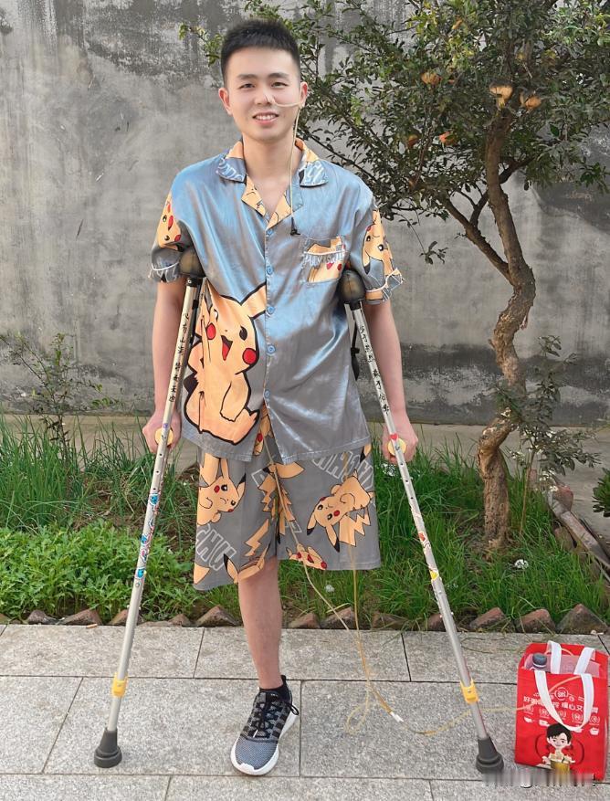 2020年6月，山东潍坊，27岁小伙与未婚妻正骑着三轮车，走在回家的路上。突然，