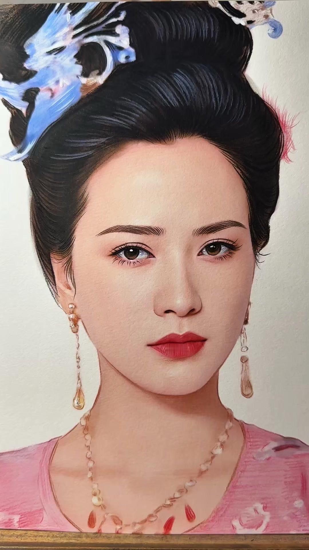 何晴老师离开快半年了，可每次刷到她的经典角色，还是觉得她从未走远。
她是笔尖下的
