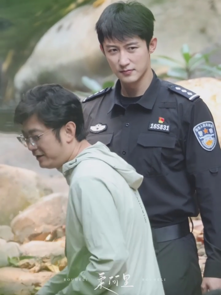 黄景瑜︱《明川有知夏》︱Day2路透20260413收几张没戴帽子的生图摘下帽子