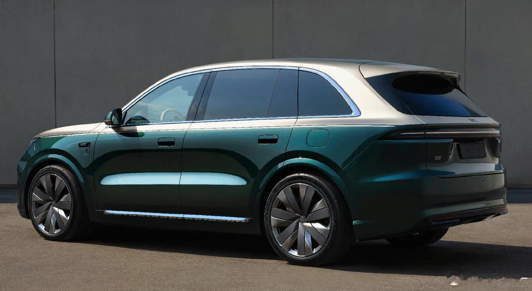 新款理想L8看着是代替现款L7的 