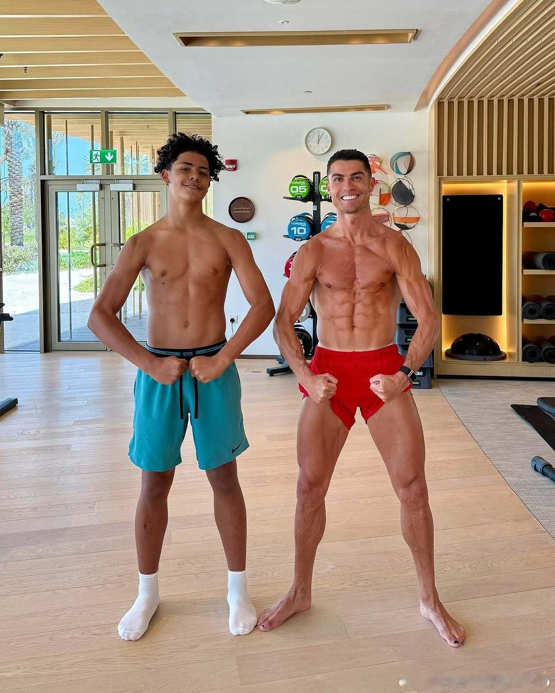 Tal pai tal filho 😂💪🏽C罗[超话] ​​​