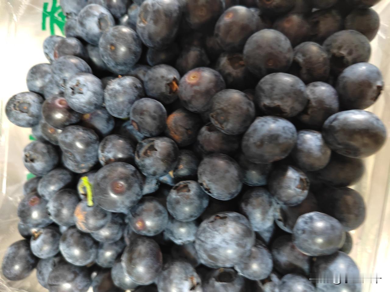 有人发视频说上班后，知道五十块钱能买一大块肉两盒灭菌蛋，一盒辣椒，一八油麦菜，加