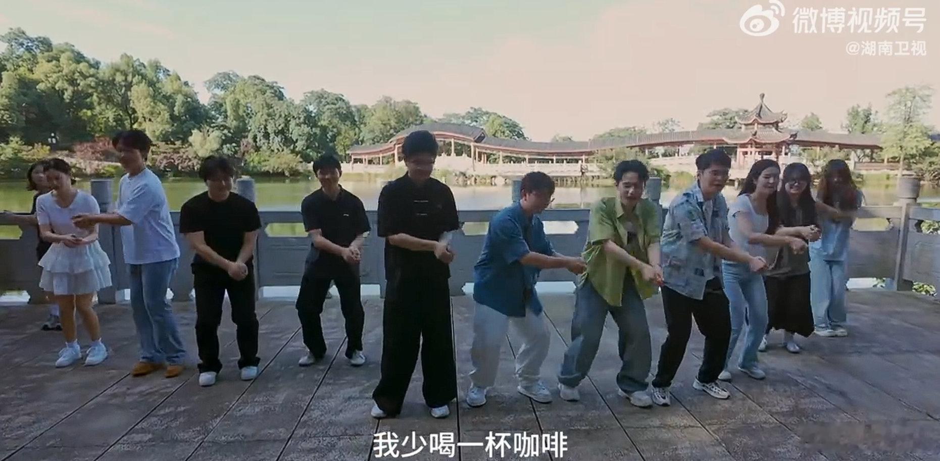 原来这就是岳麓山最抽象景点你好湖南今天首播 你好湖南  爬山解压又放松，九块九就