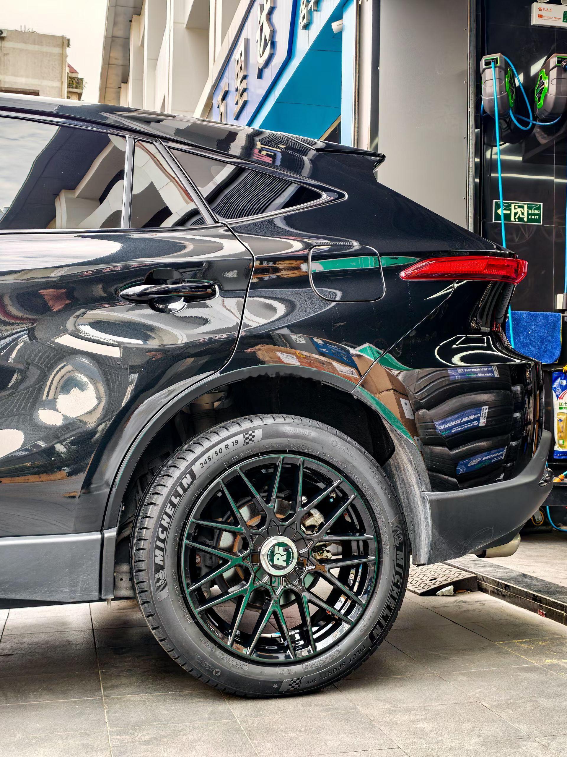 丰田凌放 完工案例Rotiform RSE 19寸搭配米其林PS4 SUV 