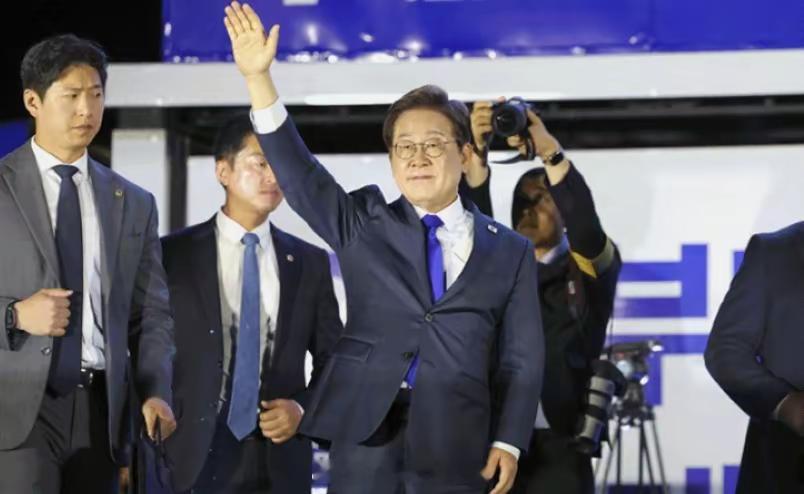李在明推进将韩总统府迁回青瓦台 果然姜还是老的辣，不过老李当年怎么搞尹卡卡，就不