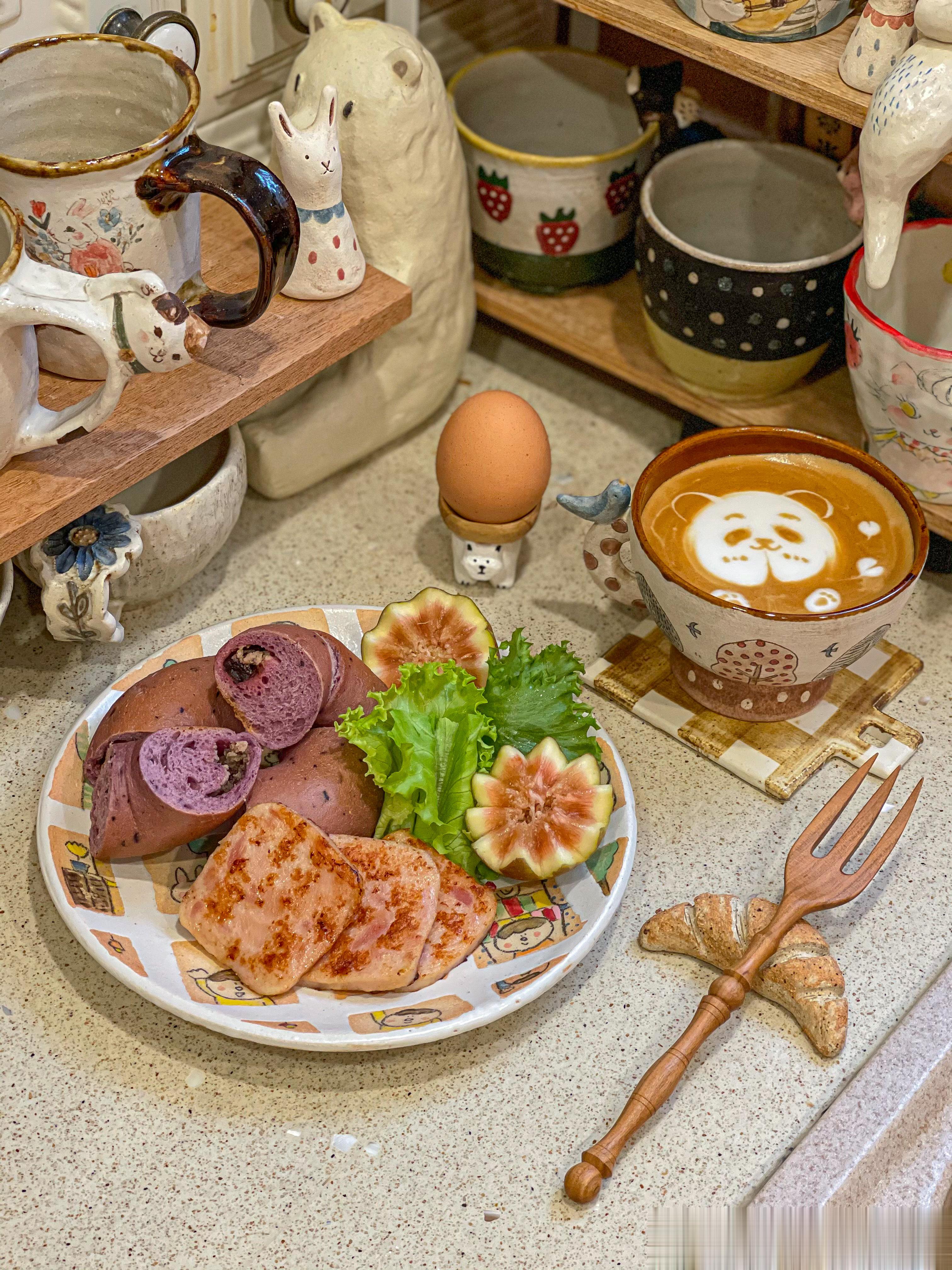 周五早餐[微风][微风][微风]么么儿萌兰咖啡拉花+紫薯贝果+鸡肉味午餐肉①昨天