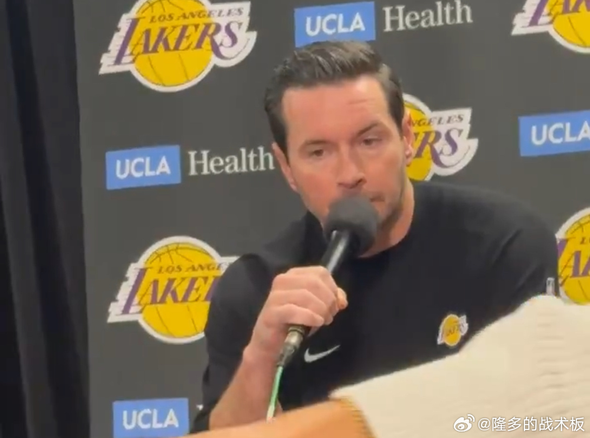 雷迪克认为里夫斯和东契奇双核发挥得非常出色，给黄蜂的外线防守施加了很大的压力。 