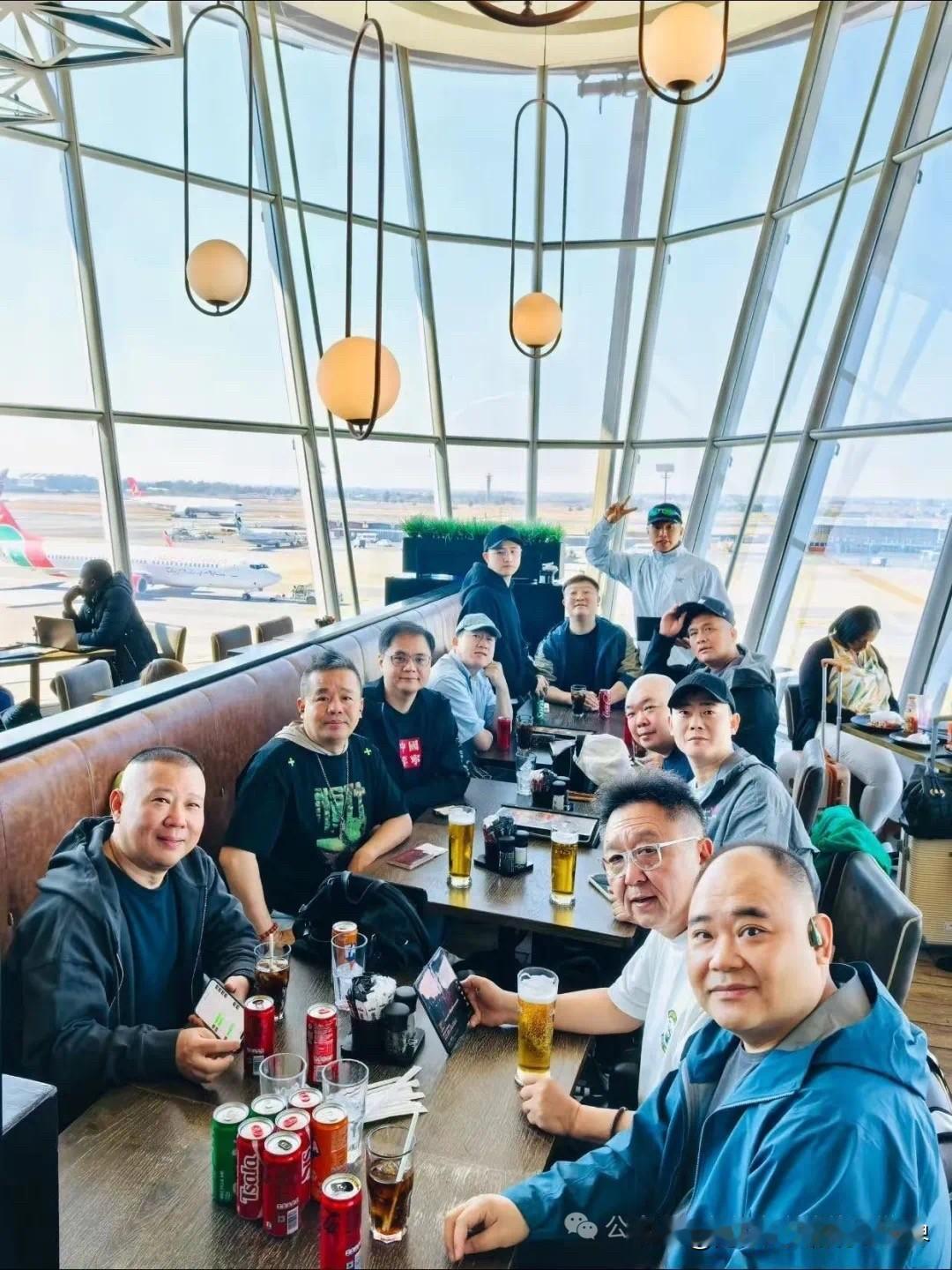 侯震只是个司机，为什么郭德纲世界巡演还带着他呢？让侯震开车吗？
出国巡演，有主办