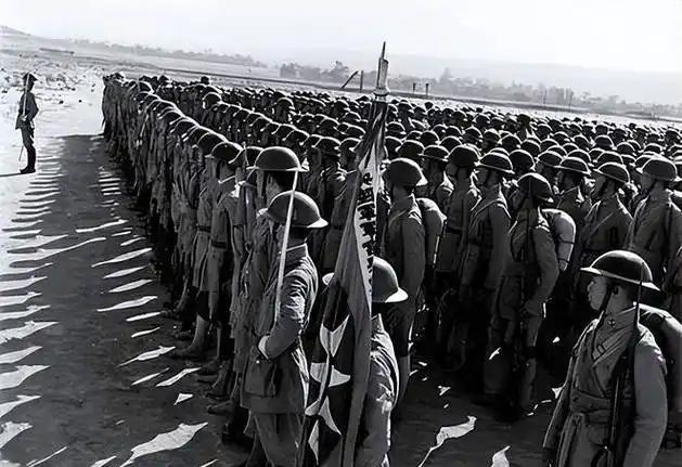 1949年，蒋介石逃往台湾，身边还带着60多万士兵，大部分都是未成家的青年，男女