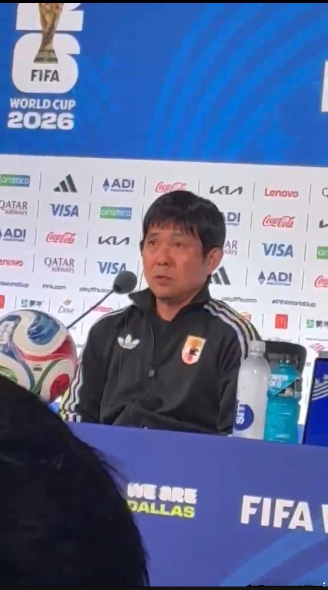 日本队主教练森保一🗣️：“关于梅西，我还能说什么呢？他已经是另一个维度的球员了