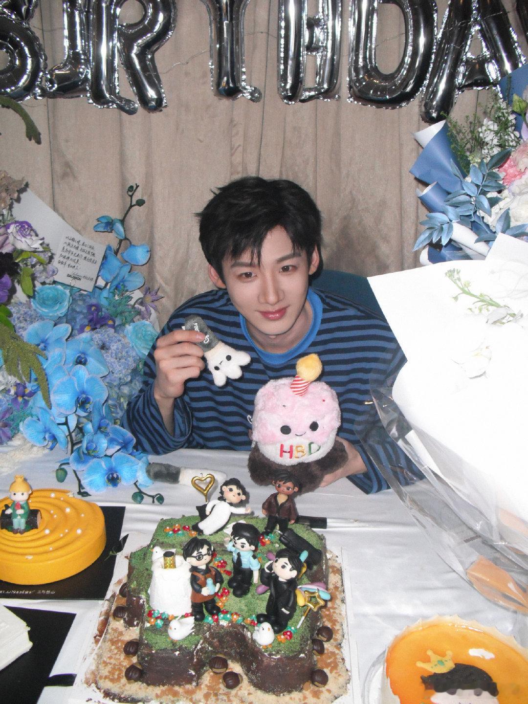 工作室祝白敬亭生日快乐工作室祝白敬亭永怀热望生日快乐 白敬亭工作室发了生日文，祝