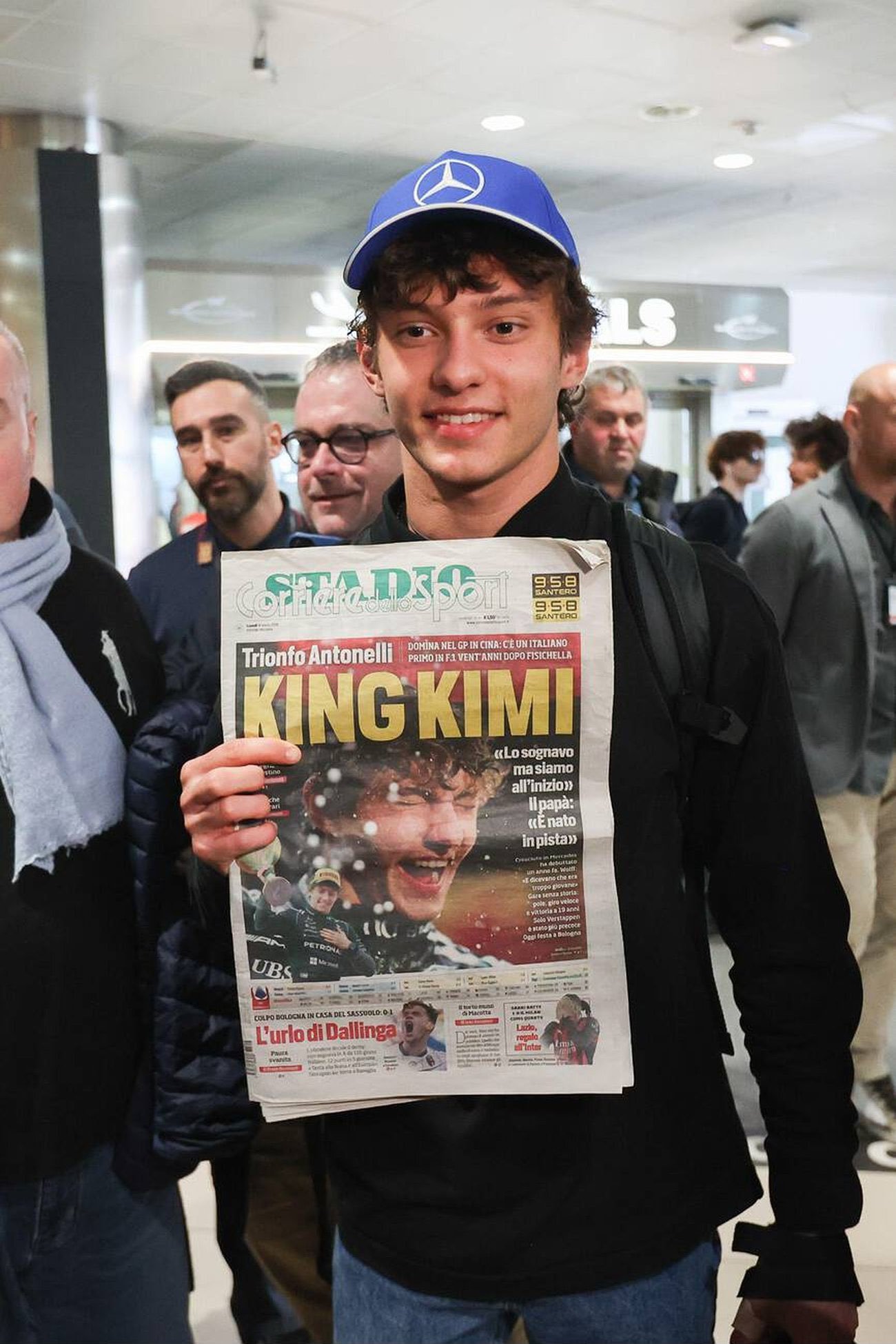 意媒报纸头版“King kimi”安东内利夺f1中国站冠军2026f1中国大奖赛