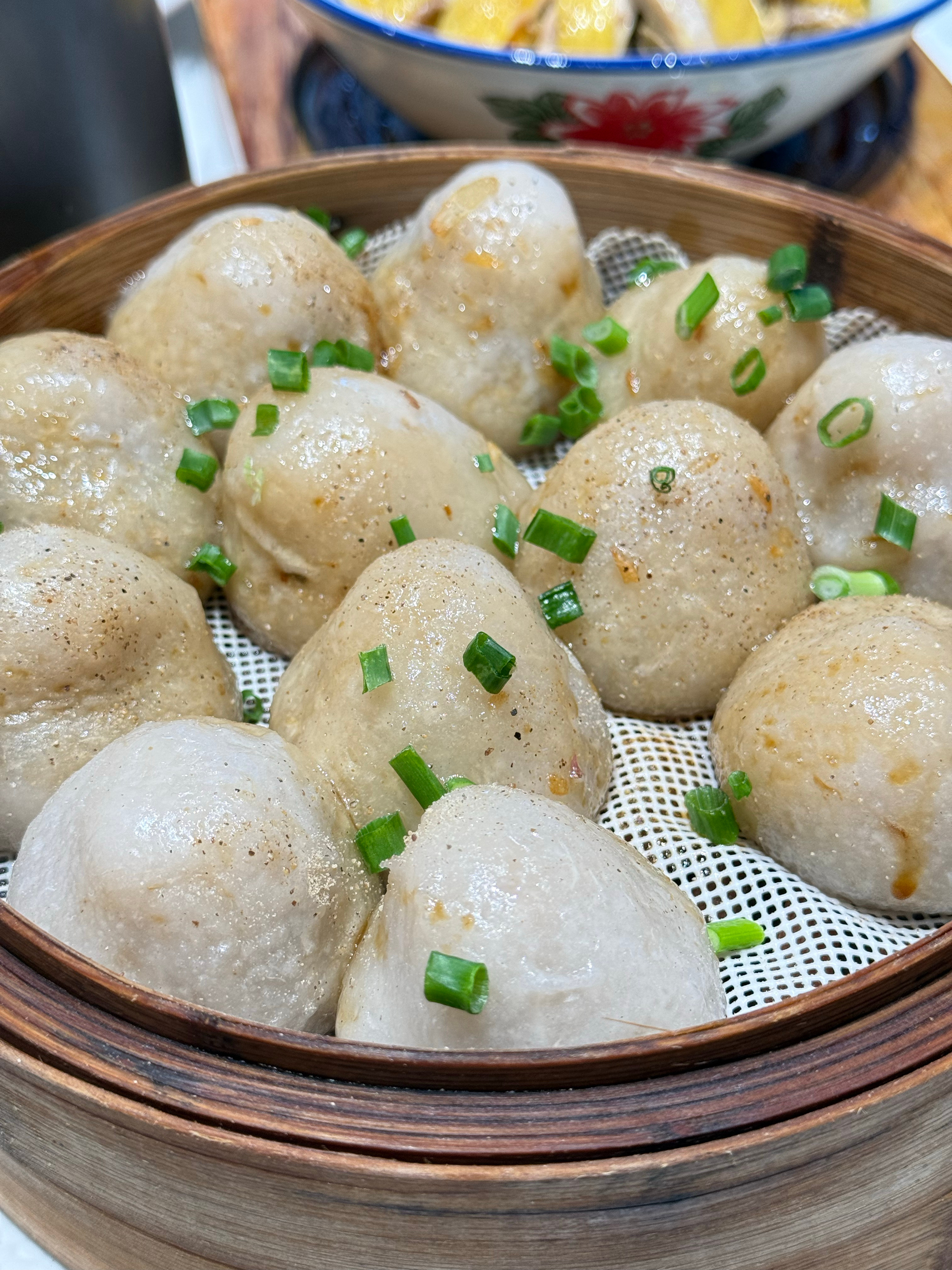 你们晚上吃什么？好久没吃客家菜了，这个芋头煲很好吃😋 