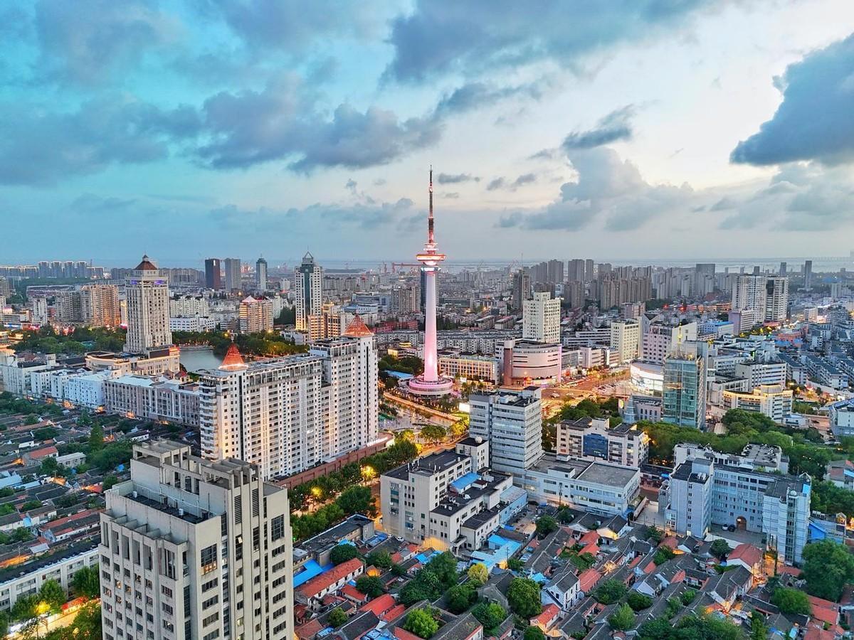 技术主力小李分红一万五，部门经理张经理却揣走了五十万。
后台系统崩溃的第一天，客