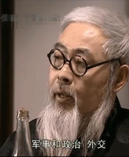 用马克思主义、毛泽东思想的战争观来看，李云飞岳父田墨轩“一切和为贵，不要战争”的
