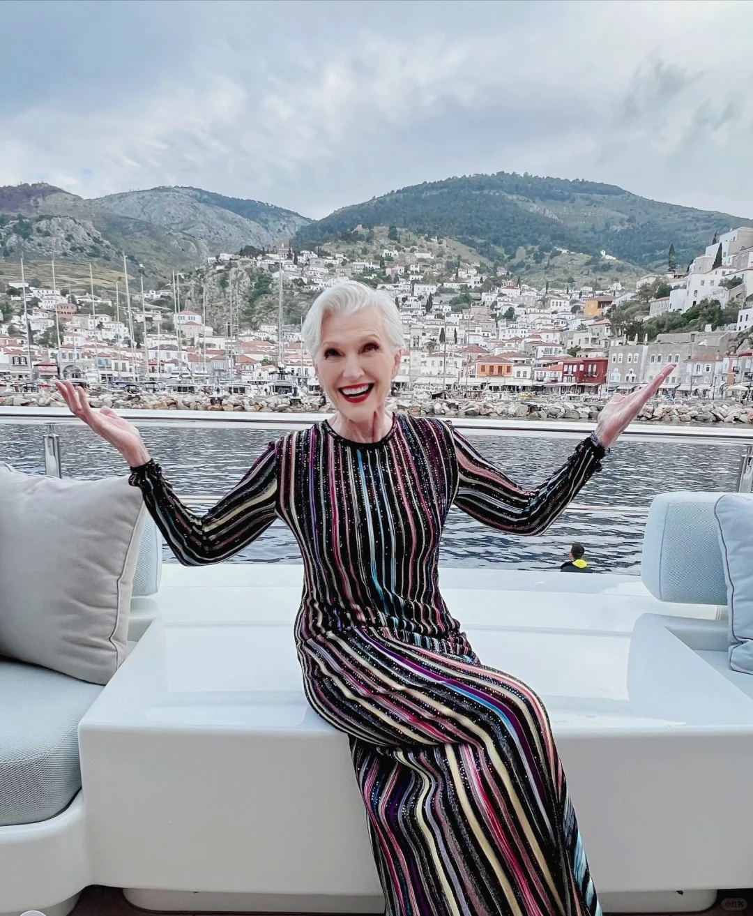 马斯克的母亲：媒体已经恨了Elon 15年了。他们该停止这种刻薄、恶毒...