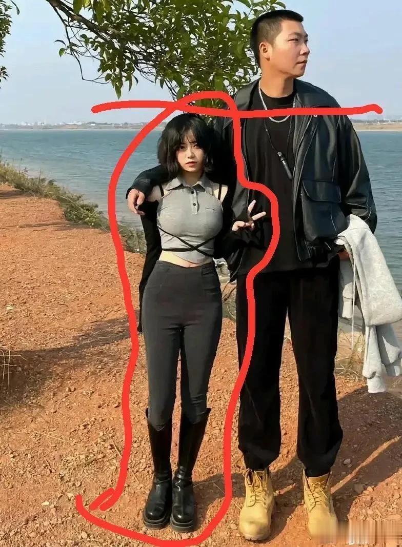 娇小女孩为啥都喜欢高大男生呢？[我想静静]两人之间站一起协调吗？[捂脸]以前有个