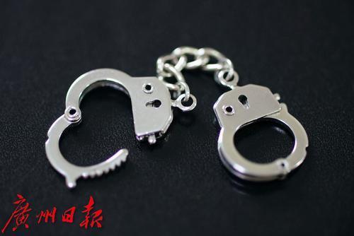 【男子卖出电动车又用备用钥匙偷走】近日，广州市花都区狮岭镇联合村的唐先生将一面写