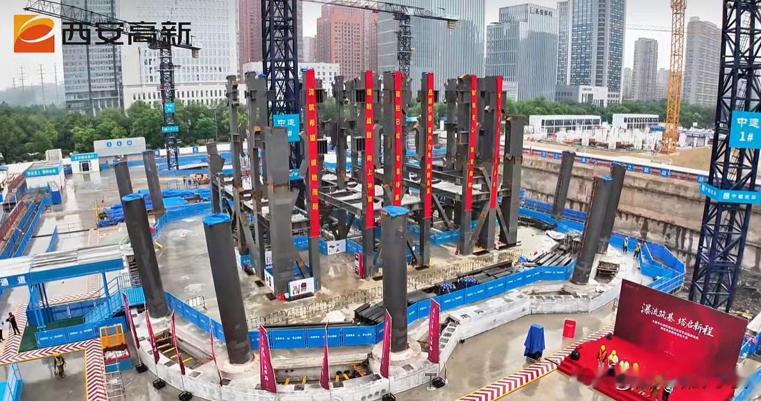 西安高新新地标！213米“瀑布塔”冲出地面，地铁直达超方便

西安高新区锦业路又