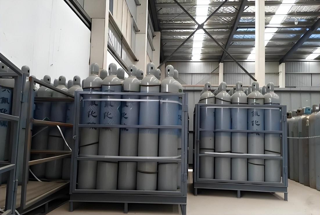 很多人把目光放在大宗商品上，却忽略了小金属里的战略分量。钨这种金属，听着生僻，却