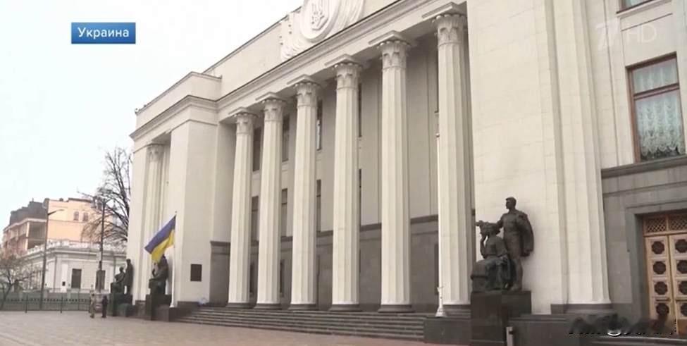 【基辅拟出台新举措限制俄语：家庭交流与子女教育只能使用乌克兰语】
 
12月26