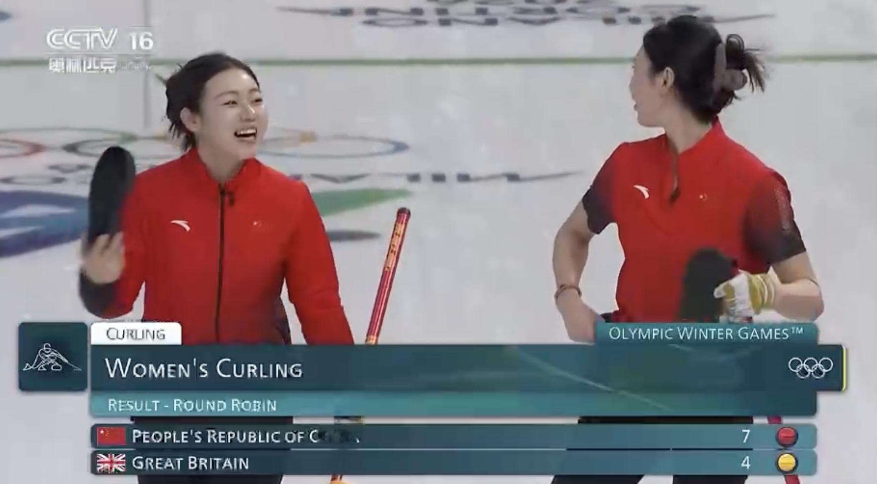 米兰冬奥会冰壶女子团体赛 中国队7-4击败卫冕冠军英国队，取得本次冬奥会开门红！