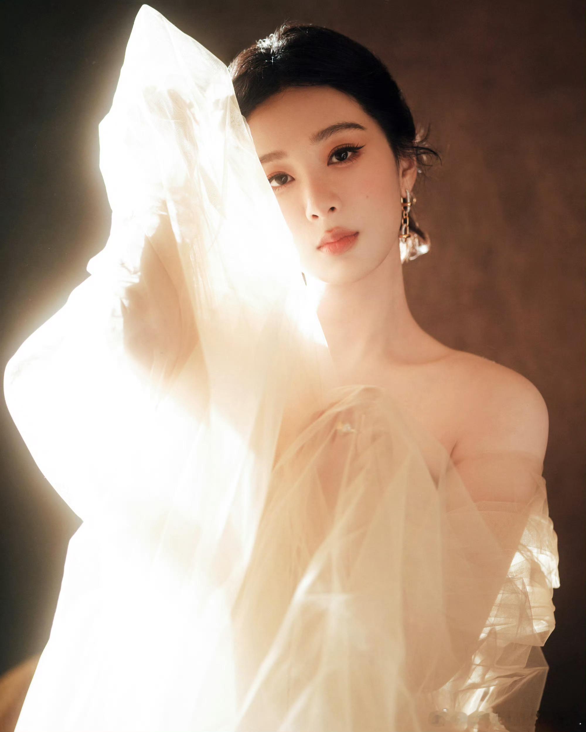 杨紫杨紫  🍭请你认真向风学学怎么往我怀里钻