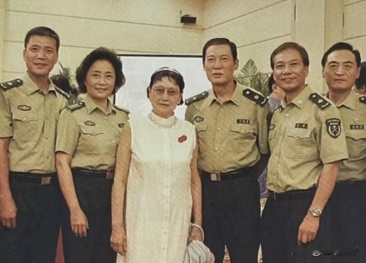 “美丽女神”王晓棠老师与她的战友们

王晓棠，曾是上世纪五、六十年代无数观众心中