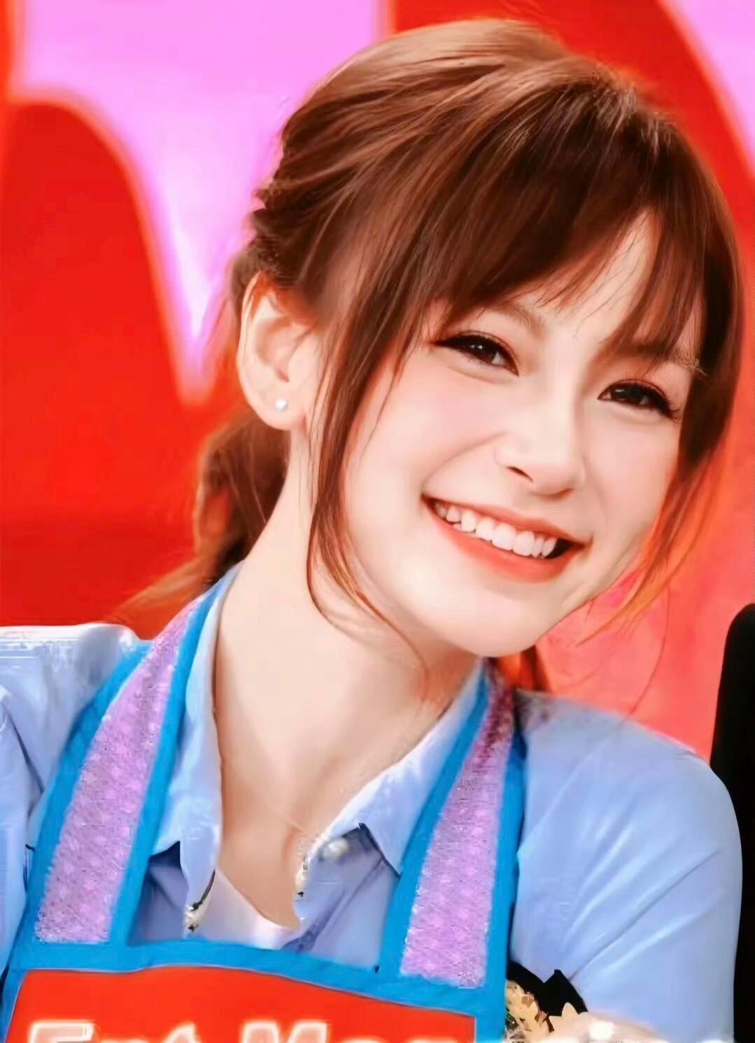 Angelababy早期萌神来的，小厨娘太可爱了 