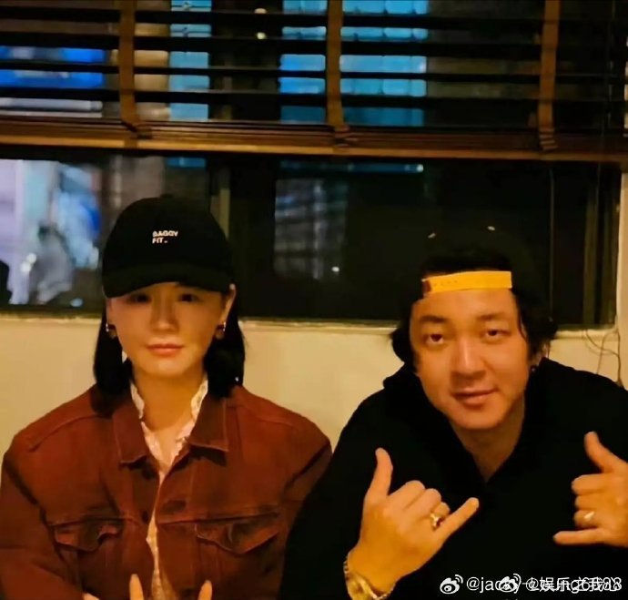 马思纯张哲轩分手宝子们，娱乐圈又有大瓜啦！马思纯和张哲轩分手的消息瞬间在网络上炸