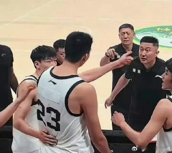 CBA 杜锋和徐昕将会在季后赛第一轮正面对话！ 