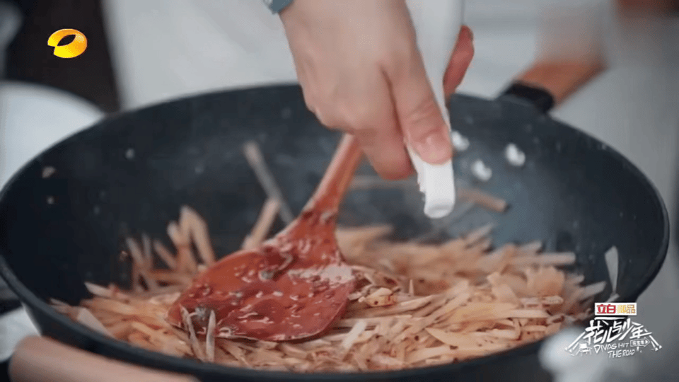 张凯丽参加《王牌对王牌》解释了当年参加《花少》放醋多的原因，自己爱吃醋觉得对不起