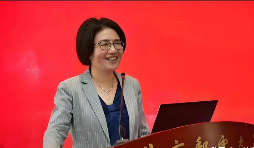 华为的成功，反而显示国家养了一群养尊处优的专家，他们拿着国家的高薪，不干实事，没