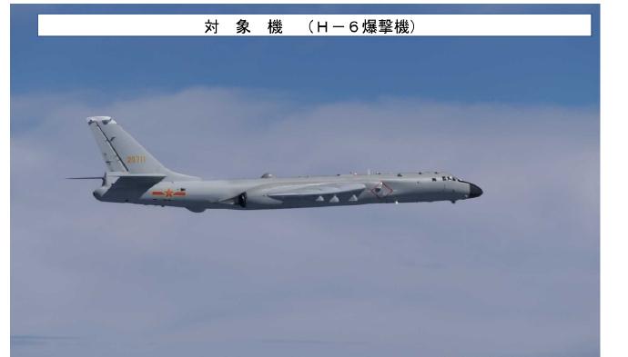 6月27日这一天，日本海上空突然热闹起来。

两架中国轰-6轰炸机堂堂正正飞进日