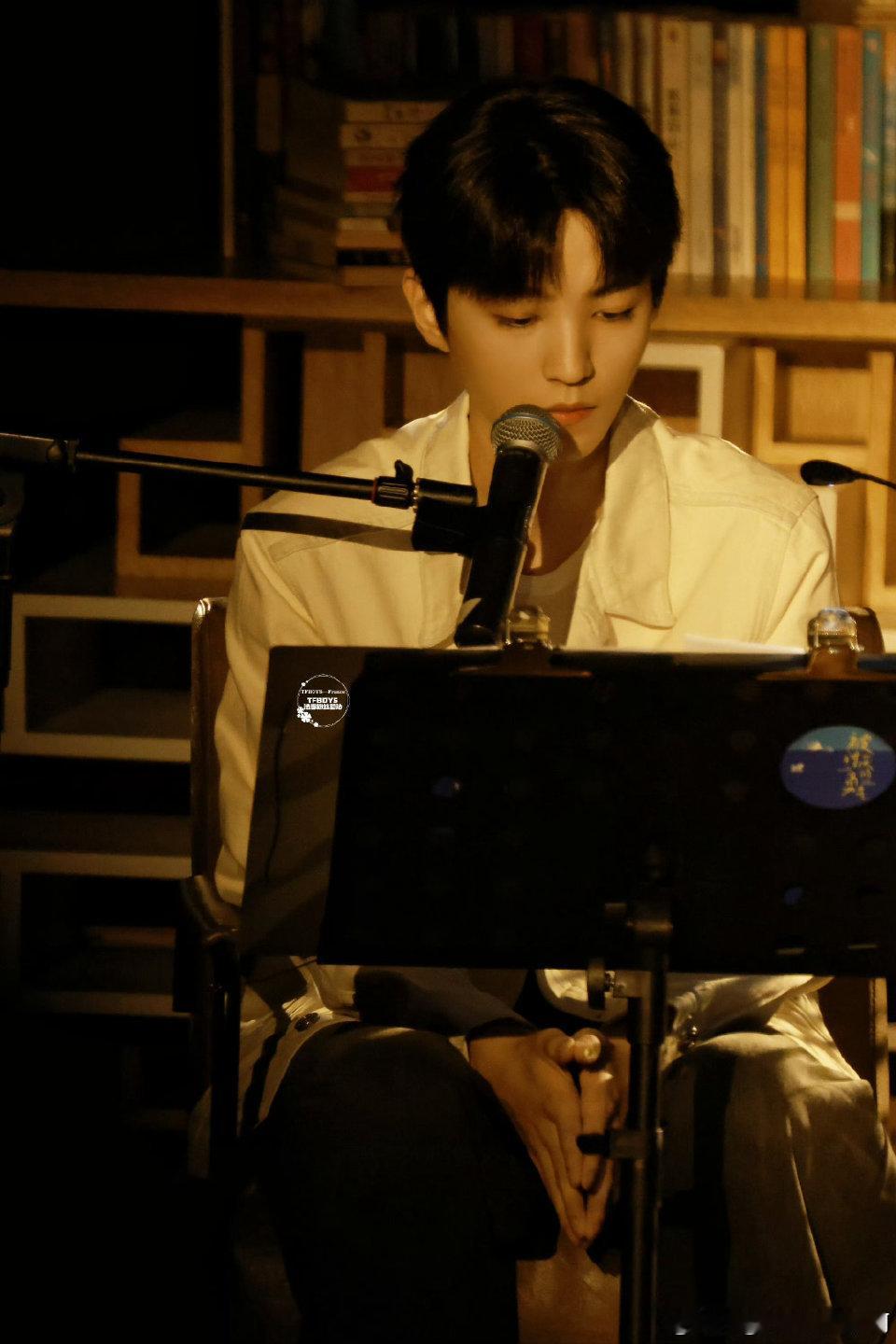 王俊凯乌镇路透狠狠的被王俊凯这路透图给震惊到了，帅得有点过份了！！ ​​​