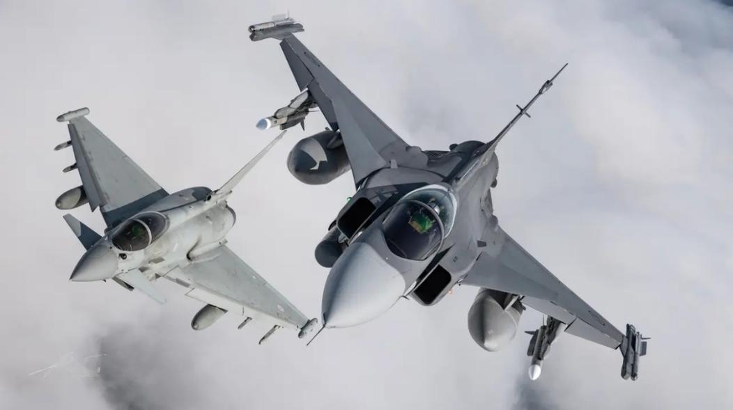 越南现在是有钱花不出去，本来想要买高端的飞机，结果中美俄三国飞机他都不想买

近