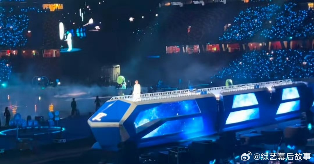 张杰把火车开进鸟巢了今晚的快乐是张杰给的！把火车开进鸟巢也太敢想了，视觉冲击感直