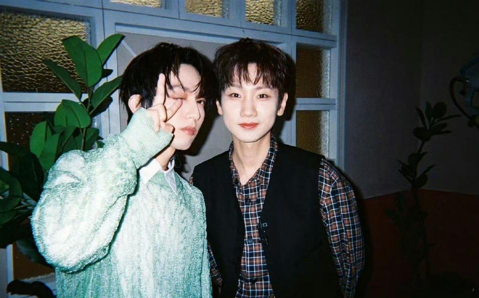 那英官宣披荆斩棘2026召集人声生不息直播声生不息直播的瓜还没啃完，那英就带着披