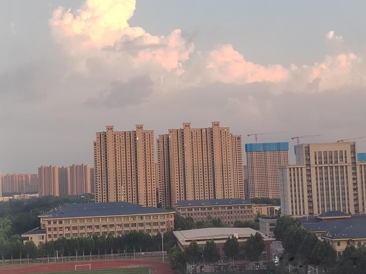我在静坐和站桩中，
用心地领悟和观想慧能大师教导的——何其自性，本自清净，何其自