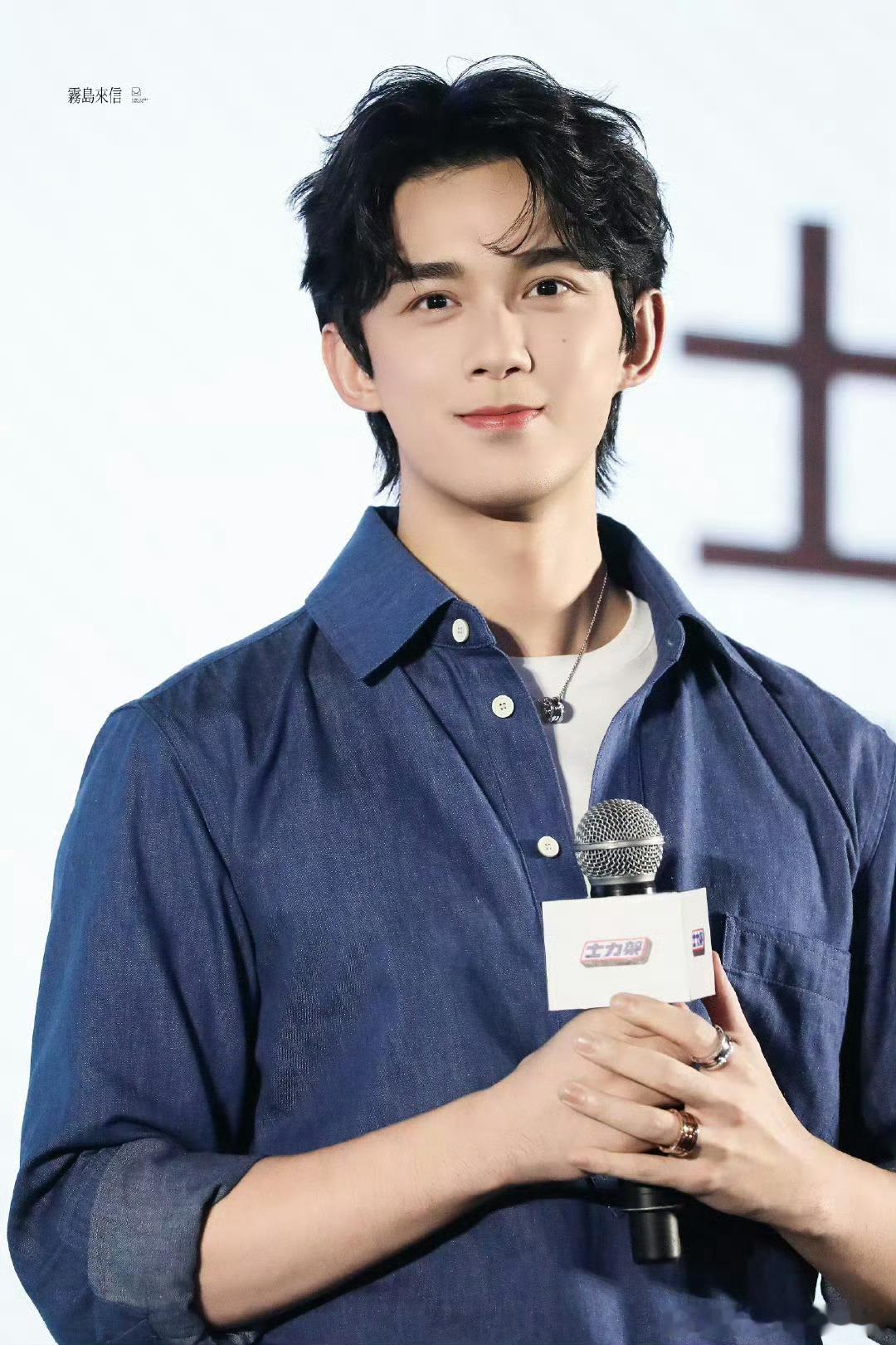 吴磊真的好看，眼睛亮晶晶的！ ​​​