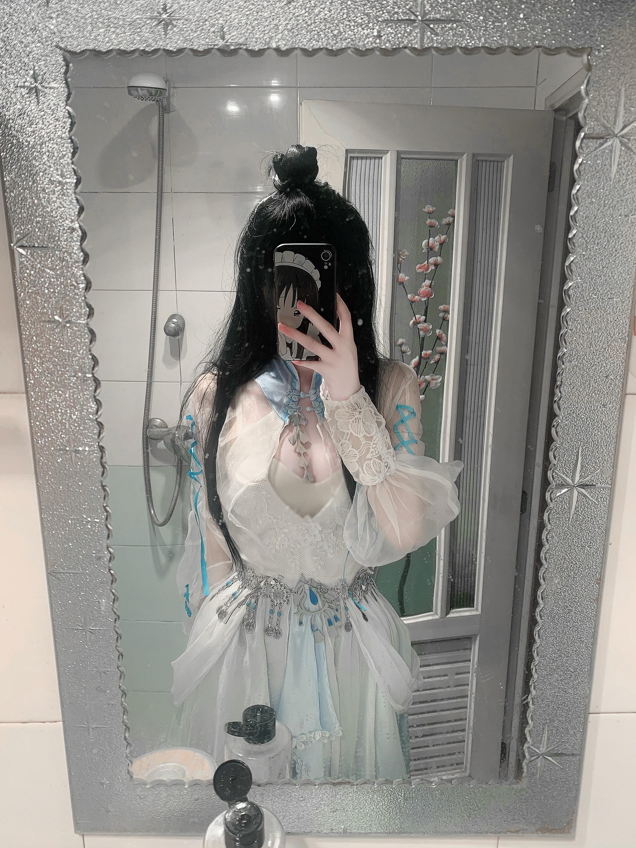 你到底还要遇见多少人啊 才能明白我只想留在你身边 试衣