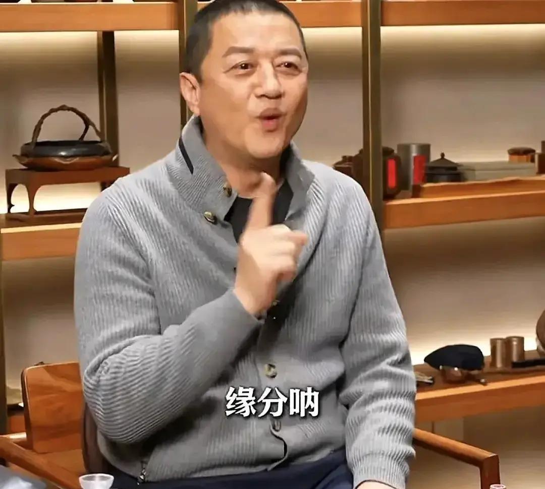 欠5000万的人，银行和明星为什么还抢着帮他？
因为他的还款记录，从未中断过一天