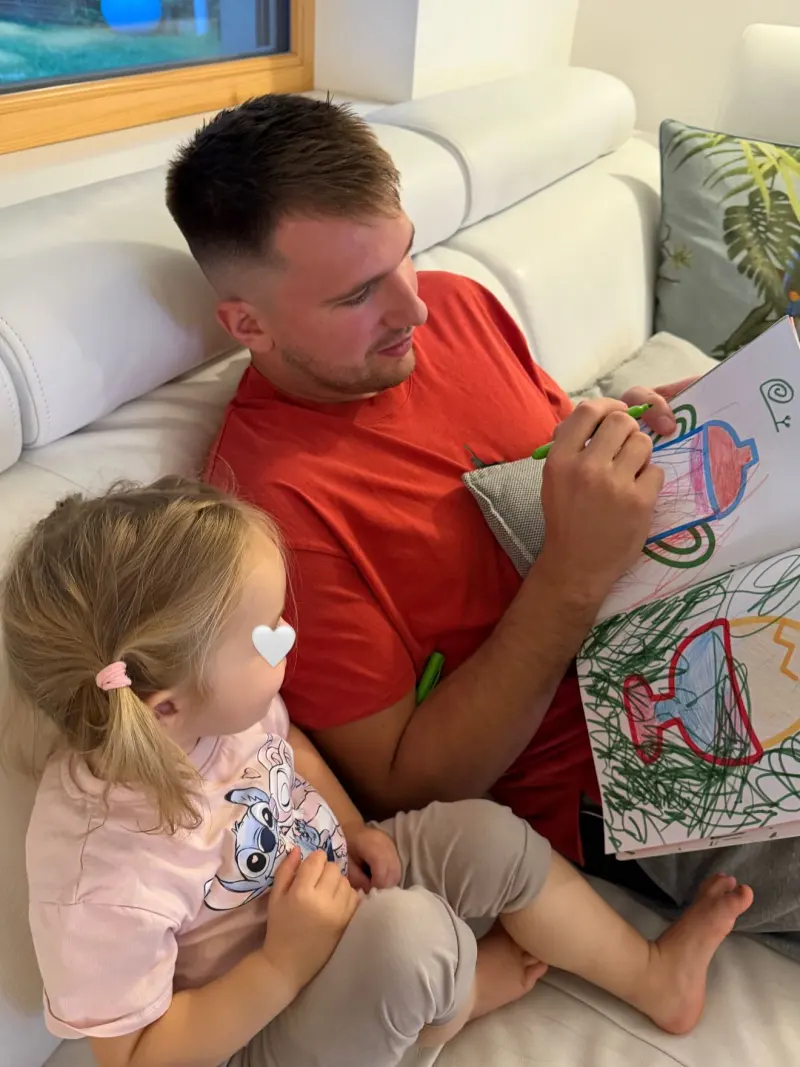 【东契奇：祝女儿生日快乐】东契奇在ins上写道：祝我的小公主生日快乐！你给我的生