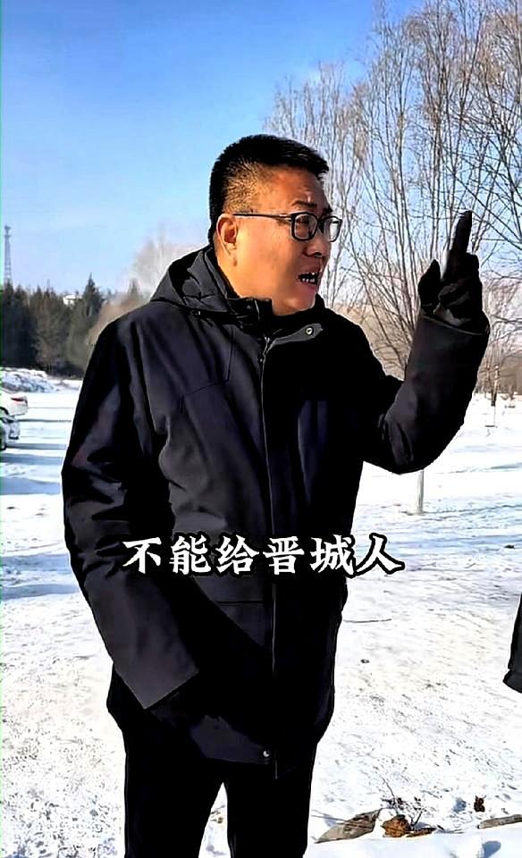 山西晋城司徒小镇，这个村支书正是做大事的人

1月2号晚上，不少游客把车停在在司